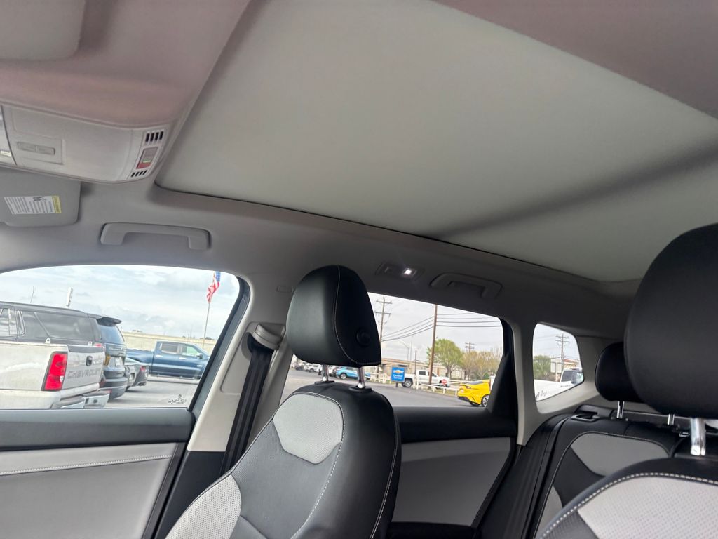 Used Car 2022 Volkswagen Taos  1.5t Sel For Sale Under $20,000 In Austin, Texas