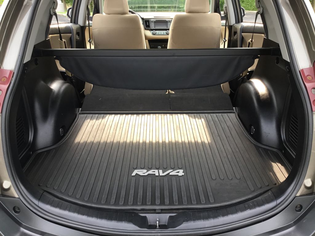 2015 Toyota RAV4 XLE 14