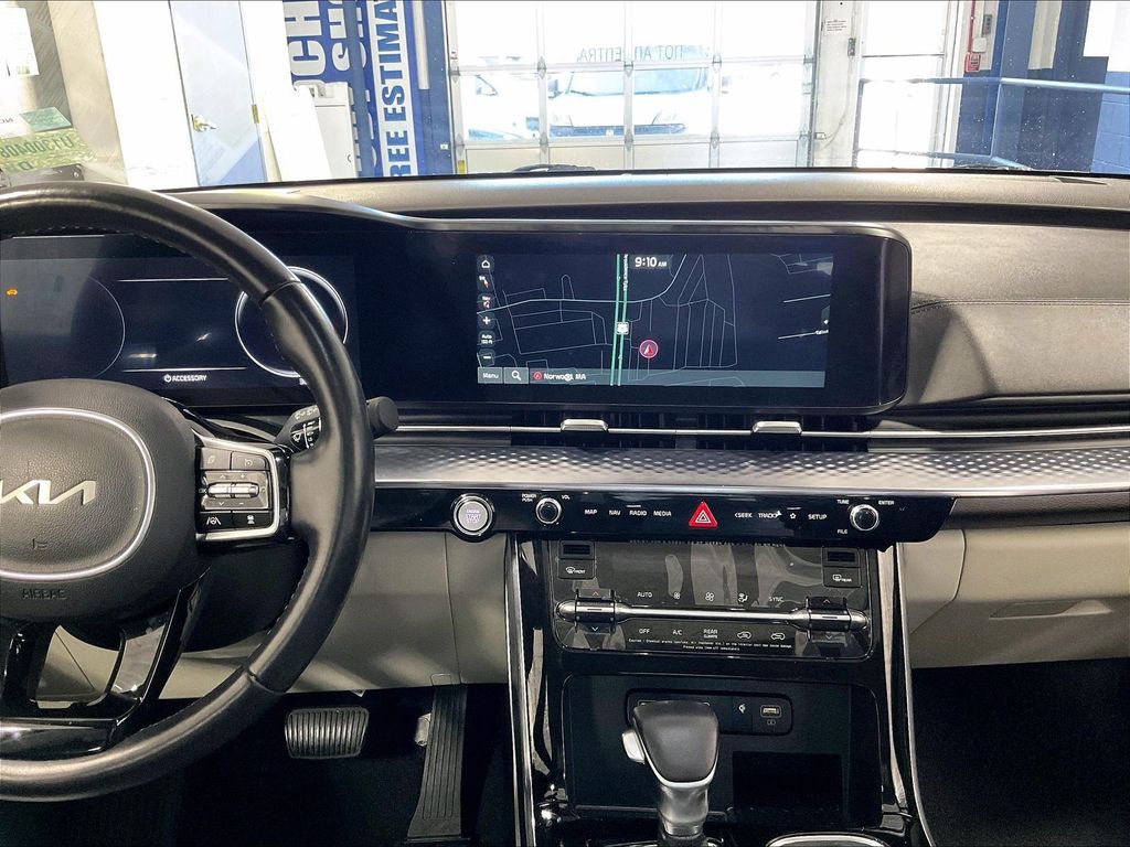 2023 Kia Carnival — photo 18