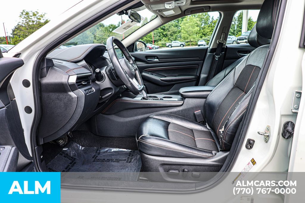 Used 2022 White Nissan 2.5 SR image 17