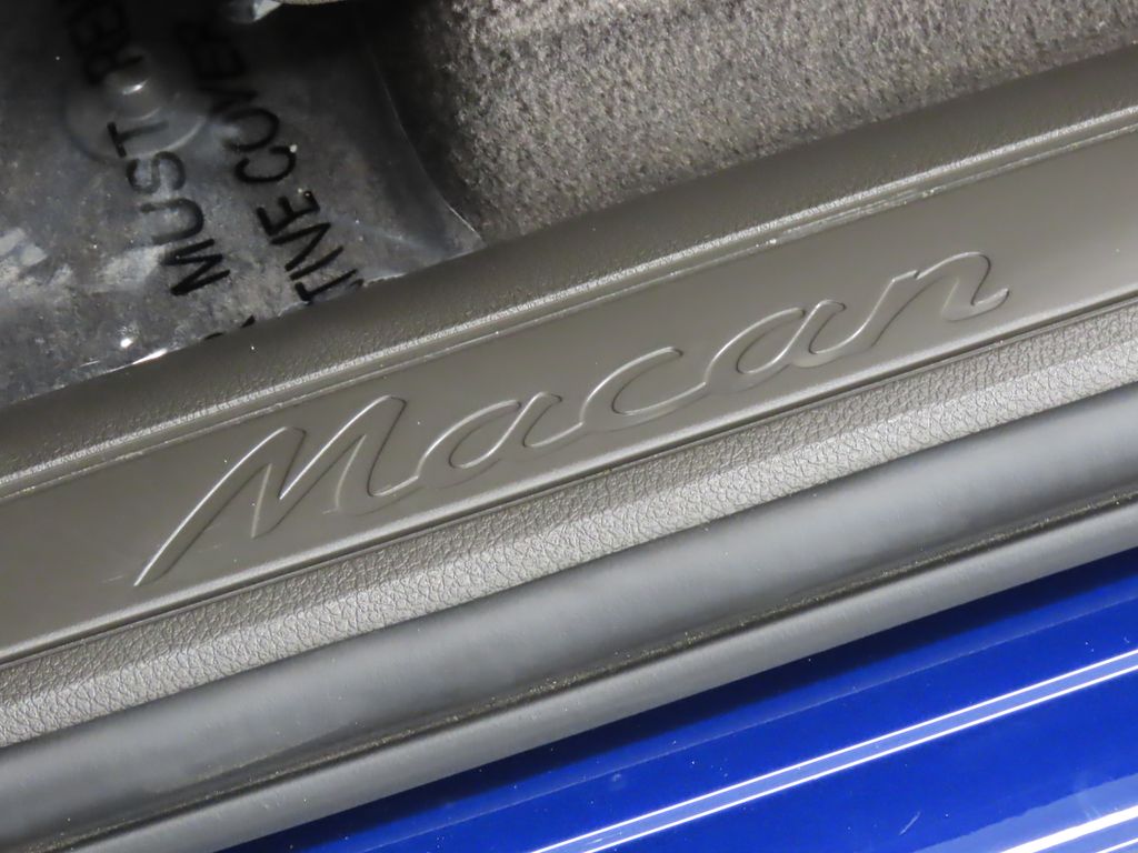 2023 Porsche Macan  38