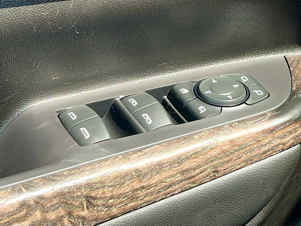 Used 2022 Black GMC Denali image 18