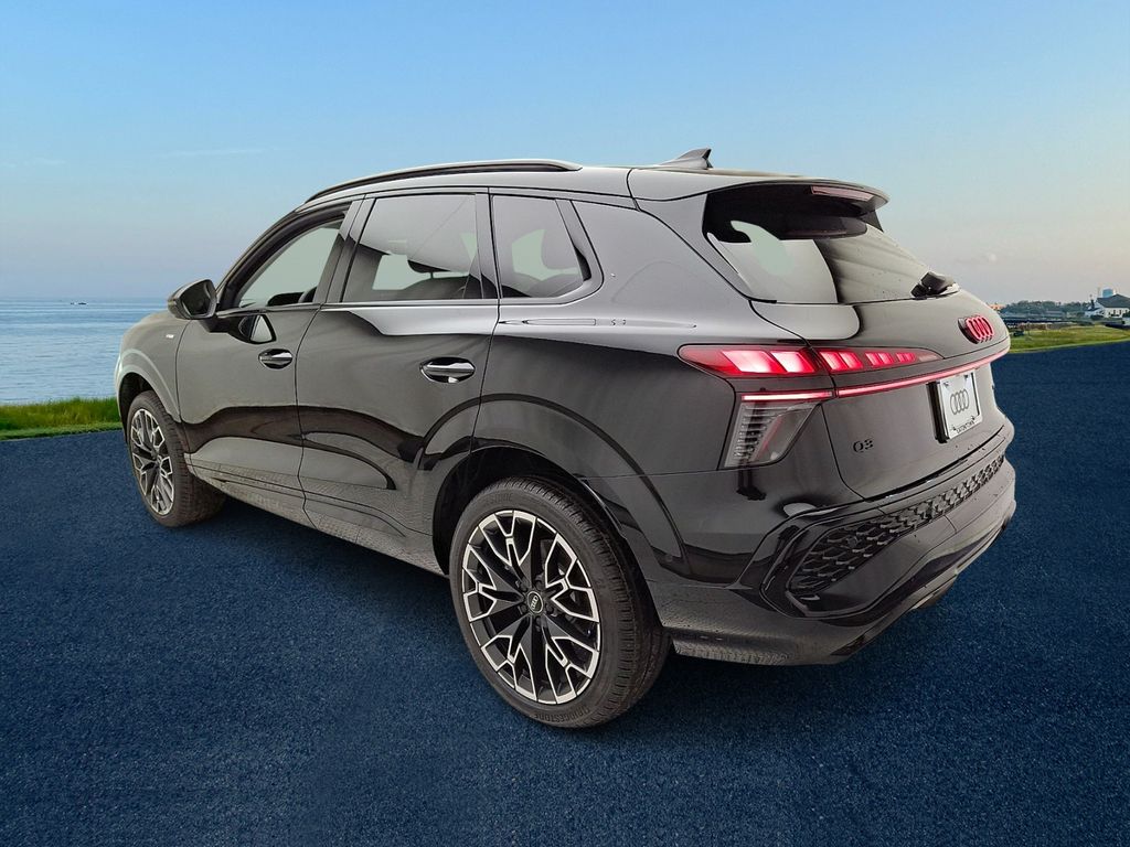 Thumbnail: 2026 Audi Q3 - 4