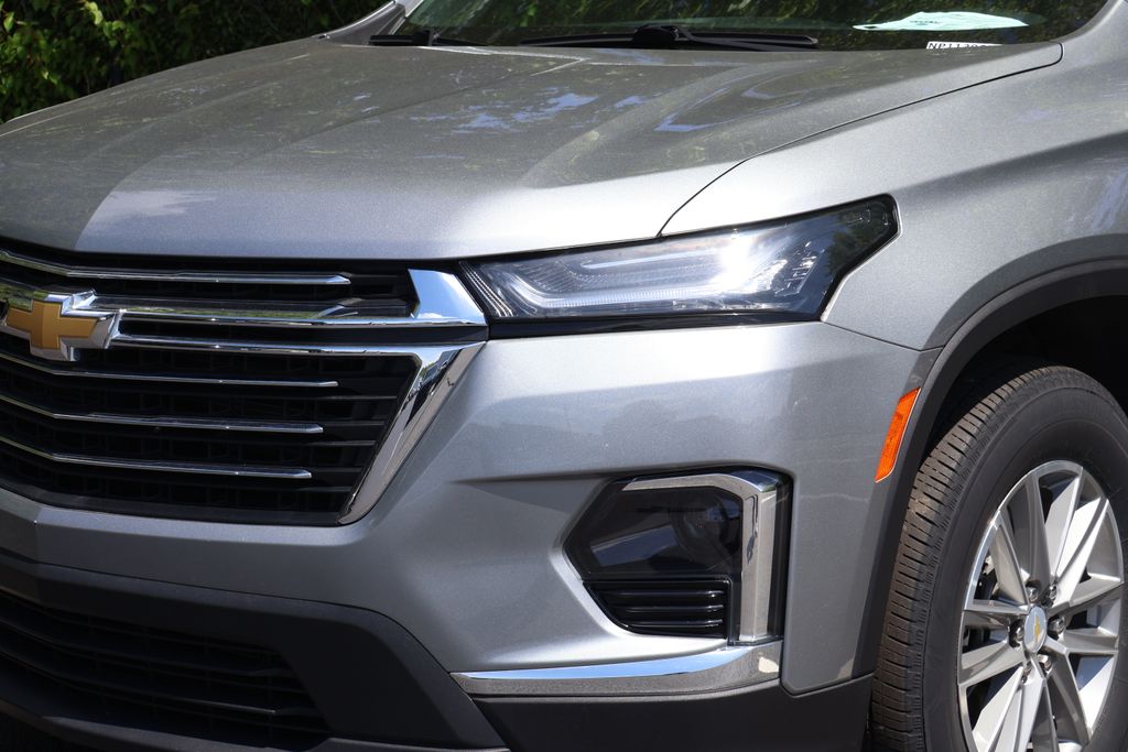 Thumbnail: 2023 Chevrolet Traverse - 3