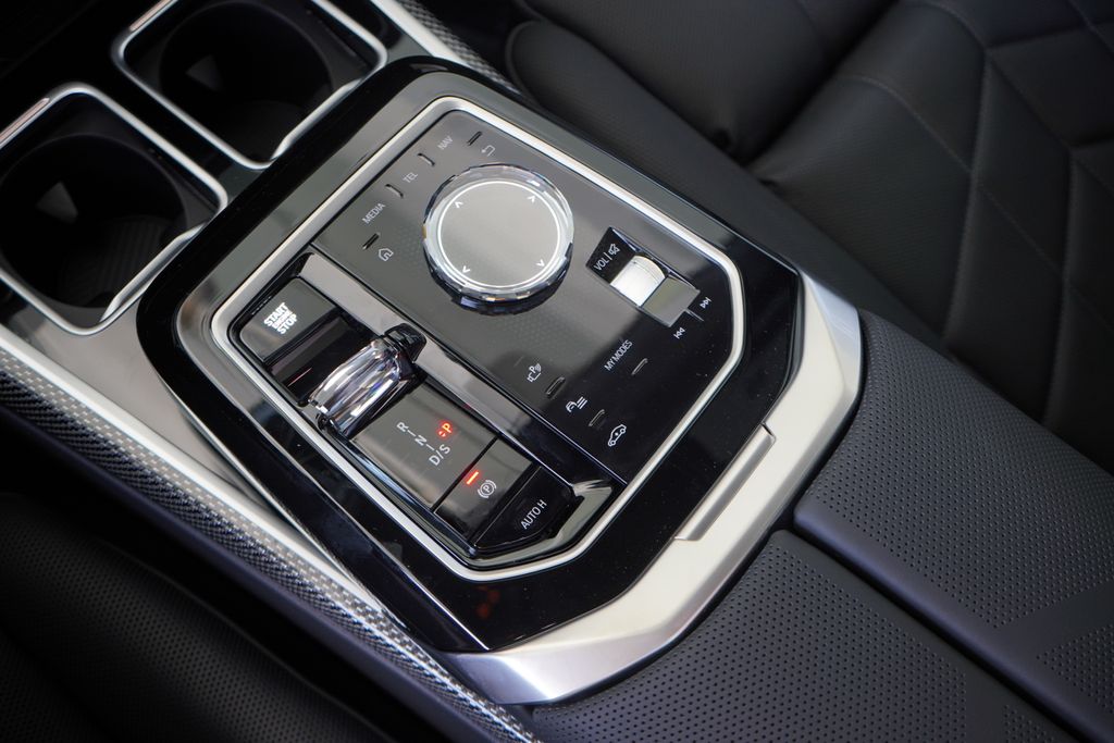 Thumbnail: 2025 BMW 7 Series - 19