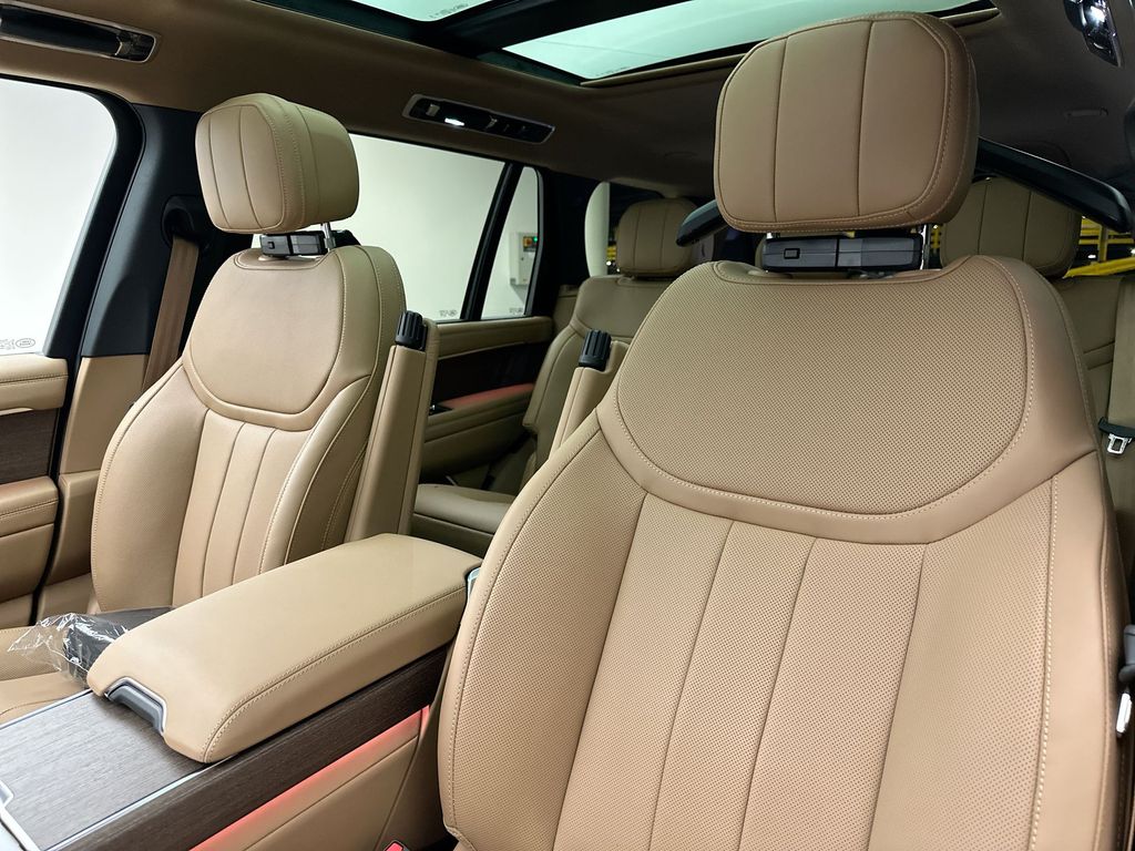 Thumbnail: 2026 Land Rover Range Rover - 10