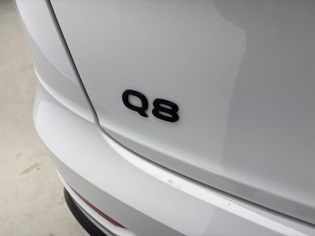 Thumbnail: 2026 Audi Q8 - 12