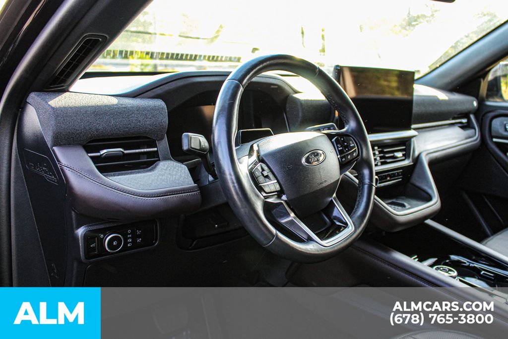 Used 2025 Black Ford Platinum image 18