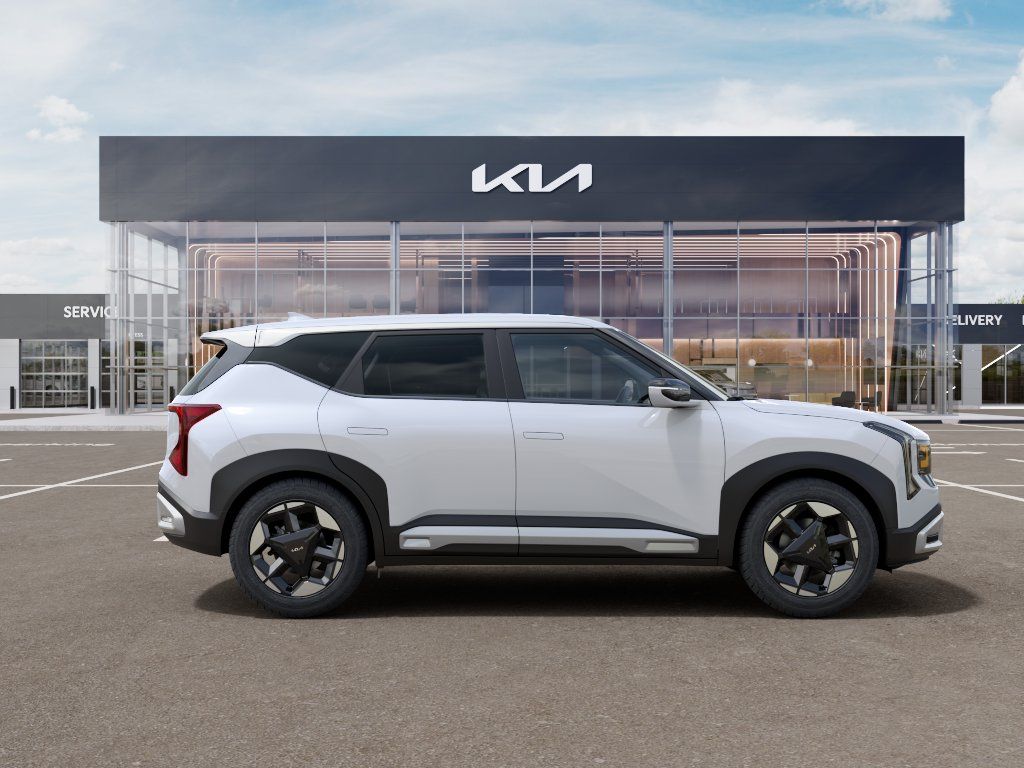 2027 Snow White Pearl Kia Seltos S AWD SUV