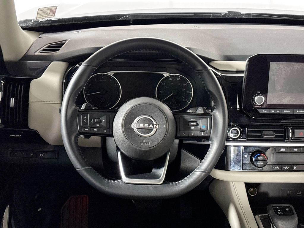 2022 Nissan Pathfinder SV