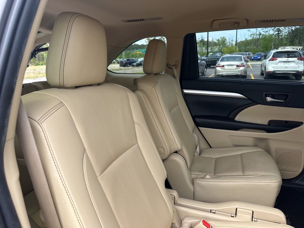 2019 Predawn Gray Mica Toyota Highlander XLE FWD SUV