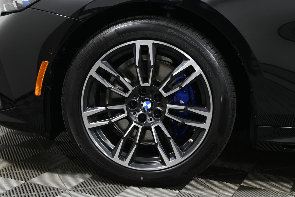 Thumbnail: 2026 BMW 5 Series - 12