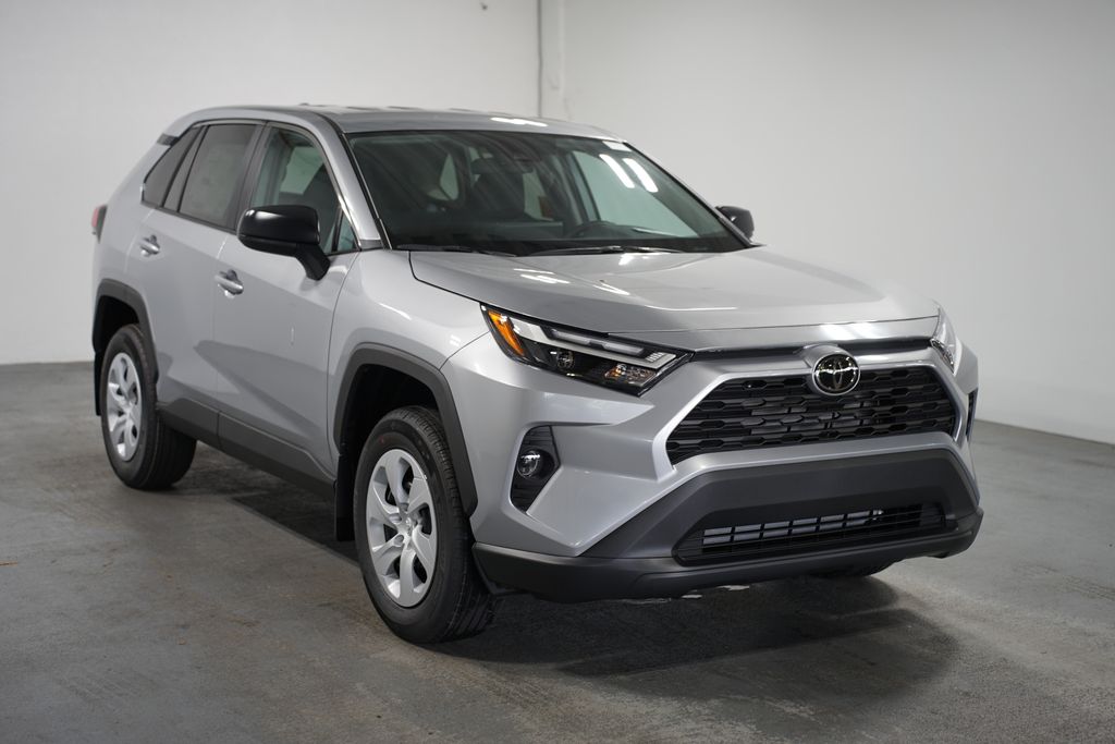 2025 Toyota RAV4 LE 3