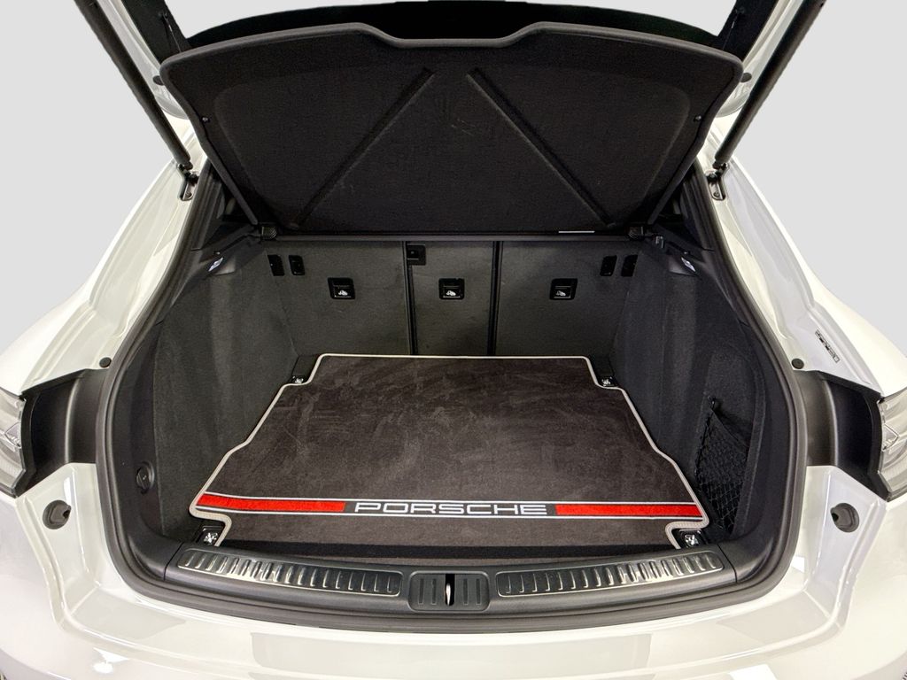 Thumbnail: 2024 Porsche Macan - 29