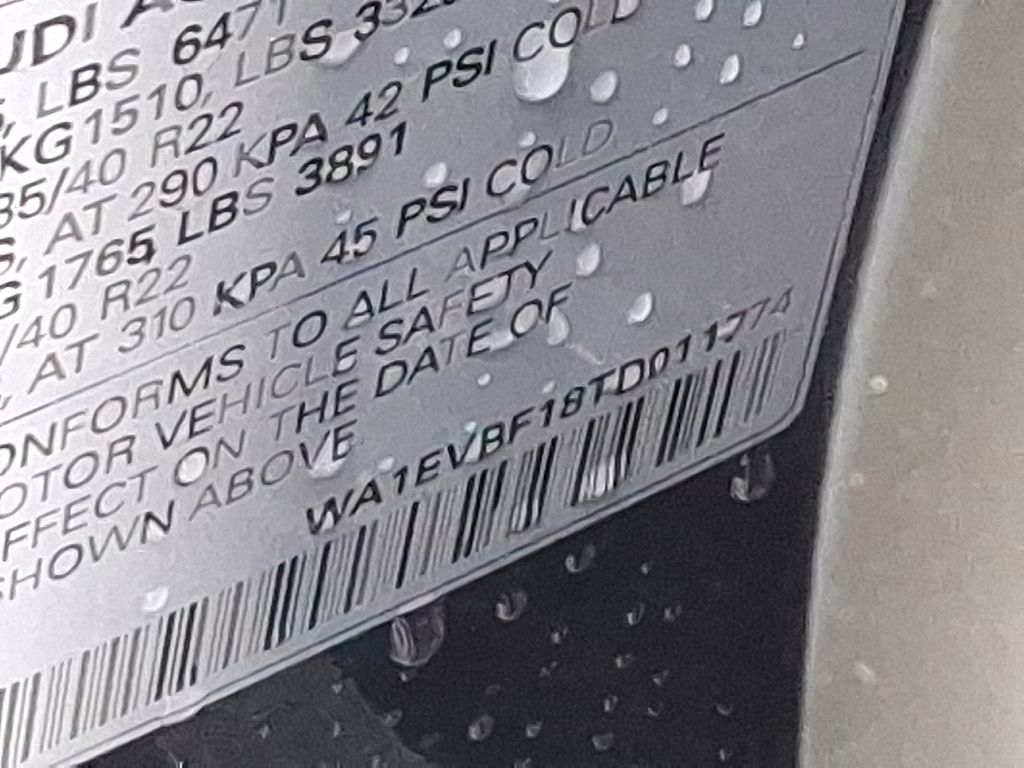 Thumbnail: 2026 Audi Q8 - 20