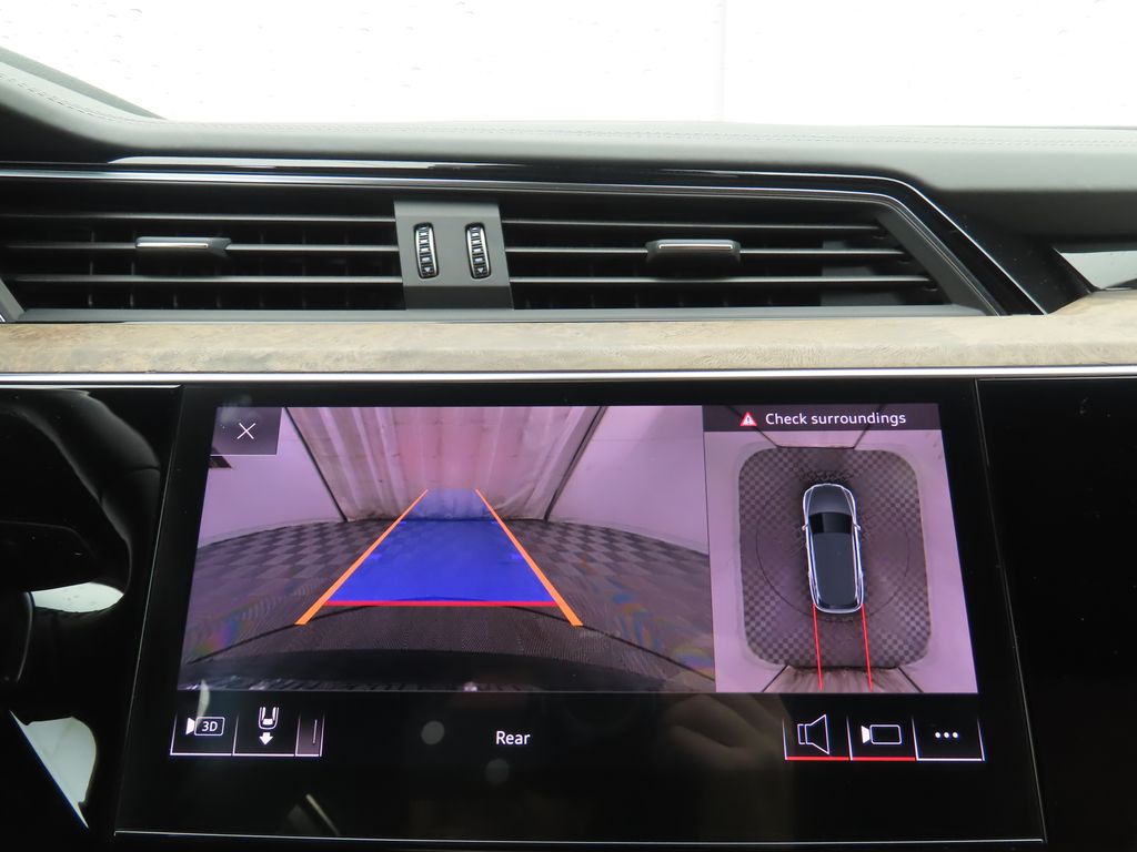 Thumbnail: 2019 Audi e-tron - 16