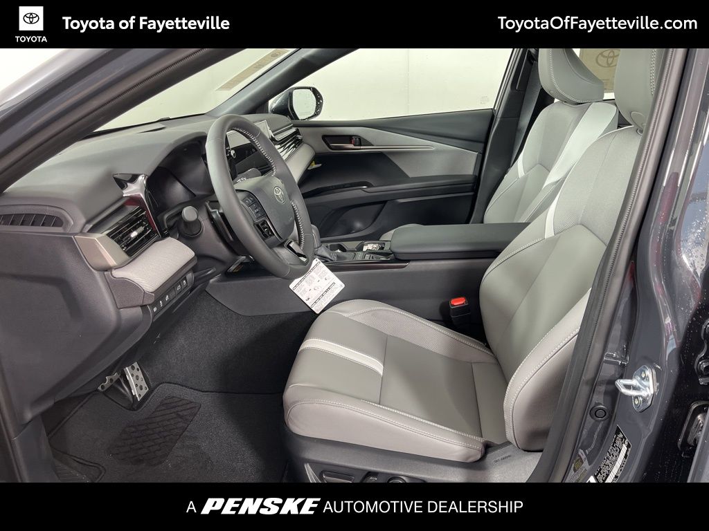 2025 Toyota Camry SE 22