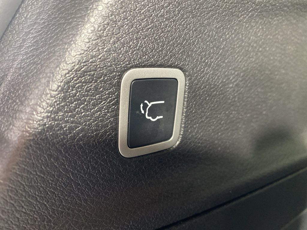 Used 2026 White Chrysler Select image 19