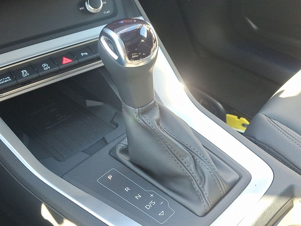 Thumbnail: 2025 Audi Q3 - 12