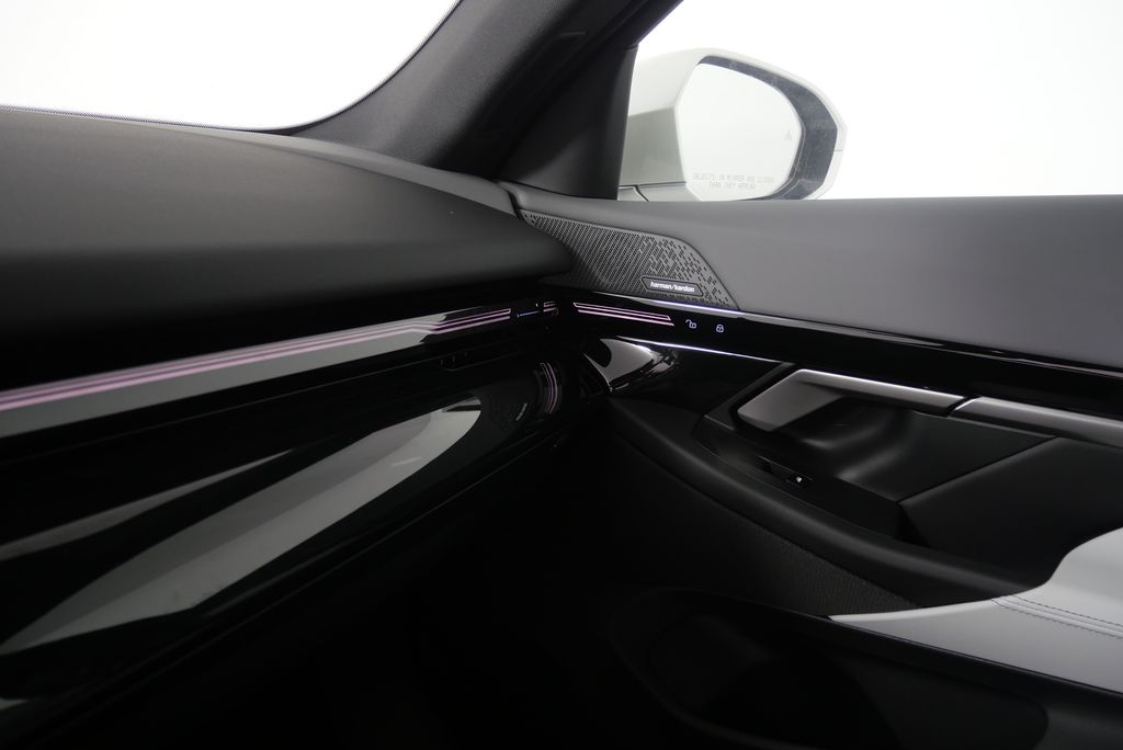 2025 BMW 5 Series 530i 25