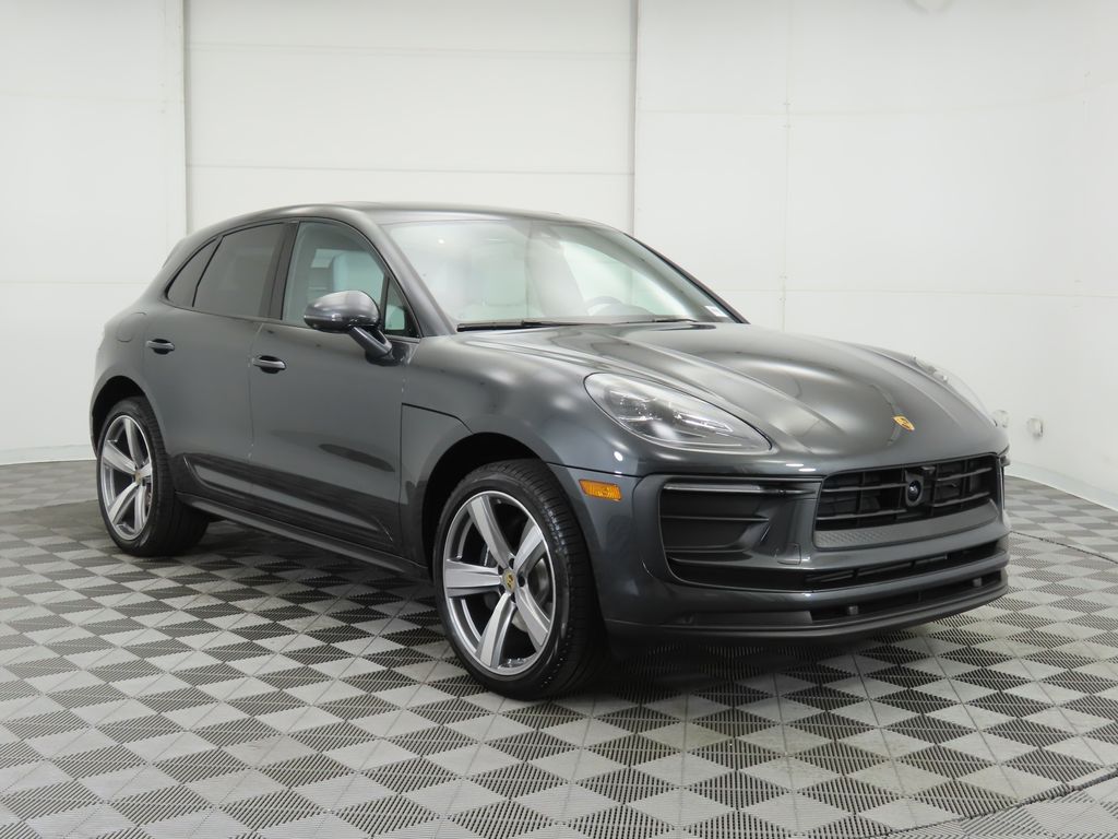 2025 Porsche Macan  3