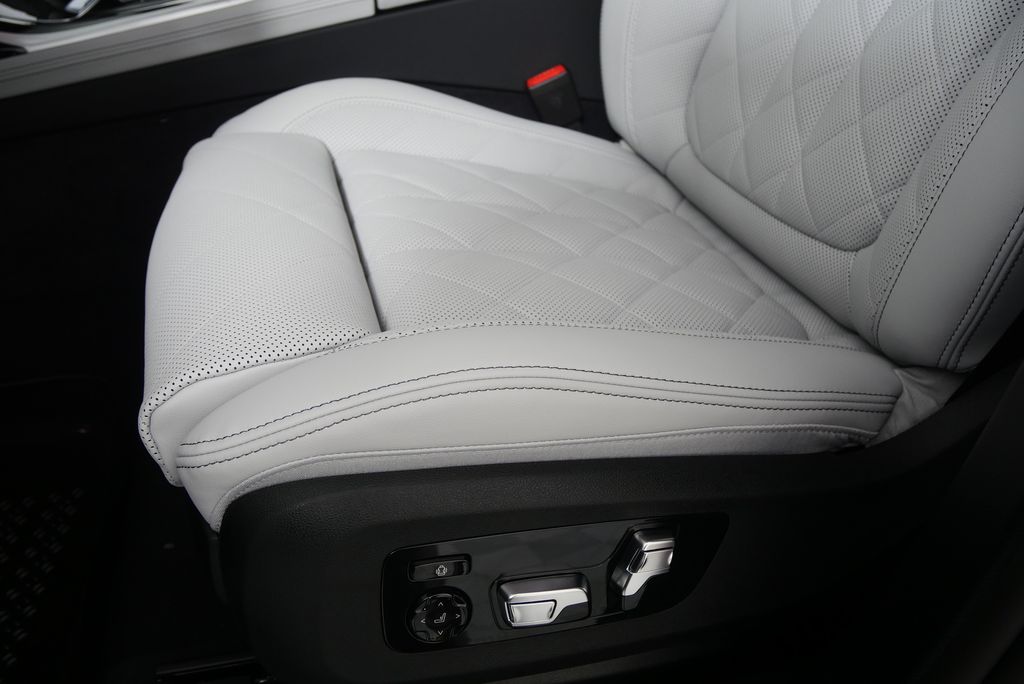 2026 BMW X7 xDrive40i 9