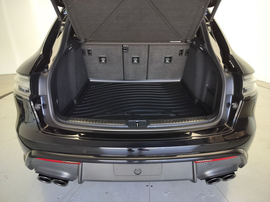 Thumbnail: 2023 Porsche Macan - 25