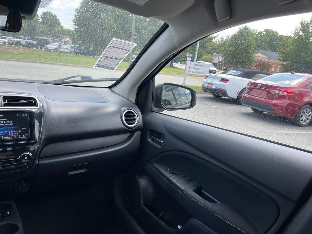 Used 2022 Black Mitsubishi SE image 9