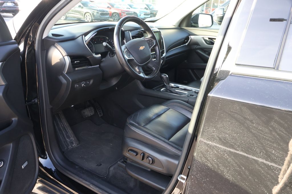 Thumbnail: 2020 Chevrolet Traverse - 12