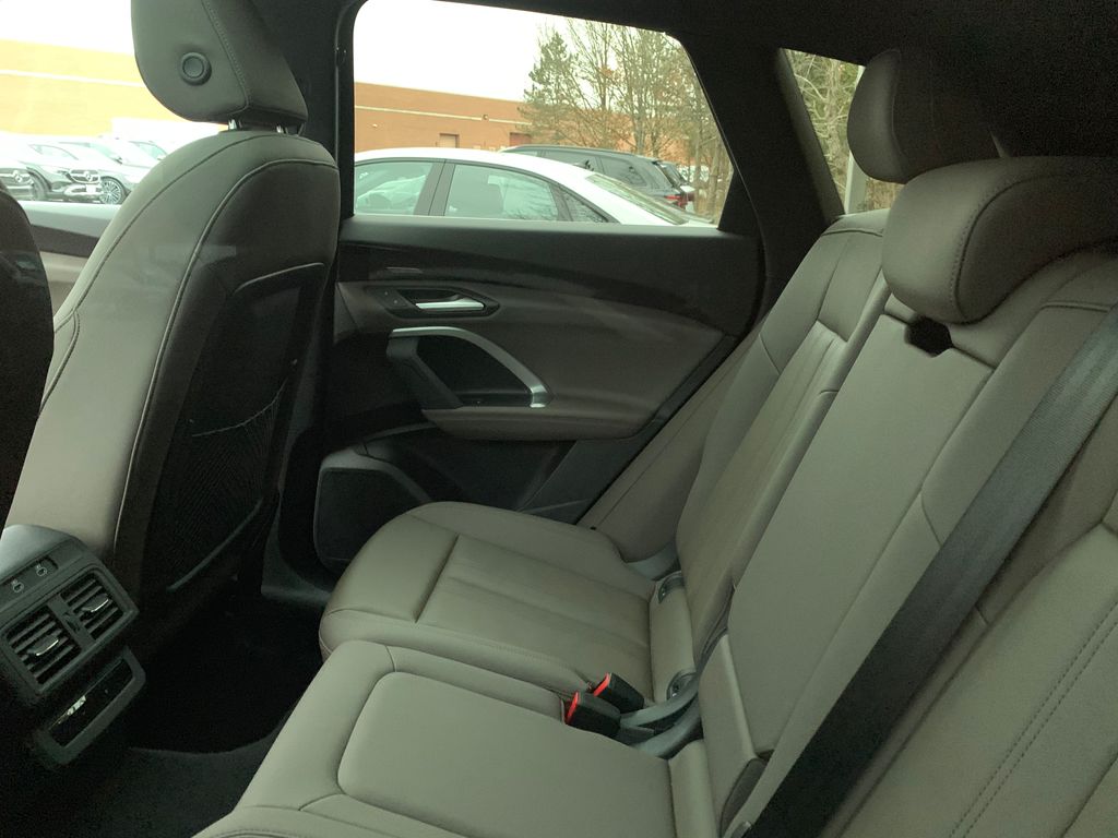 Thumbnail: 2025 Audi Q5 - 6