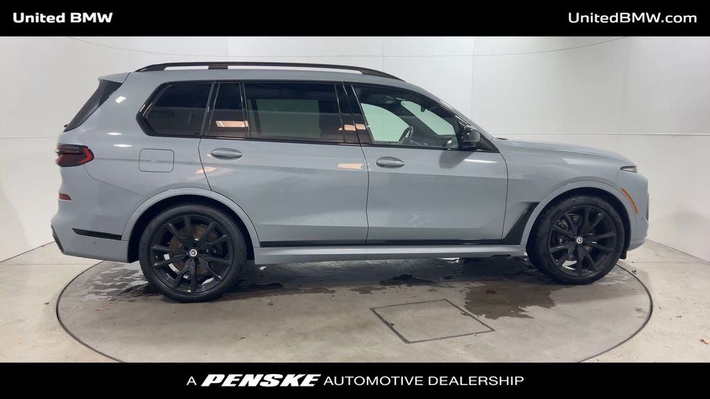 2023 BMW X7 M60i 9