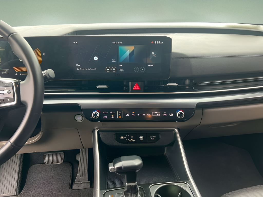 Used 2025 Kia Carnival Van