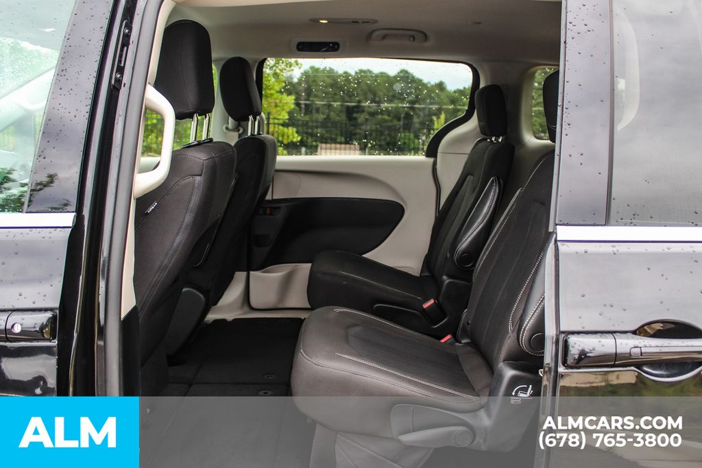 Used 2023 Black Chrysler LX image 12