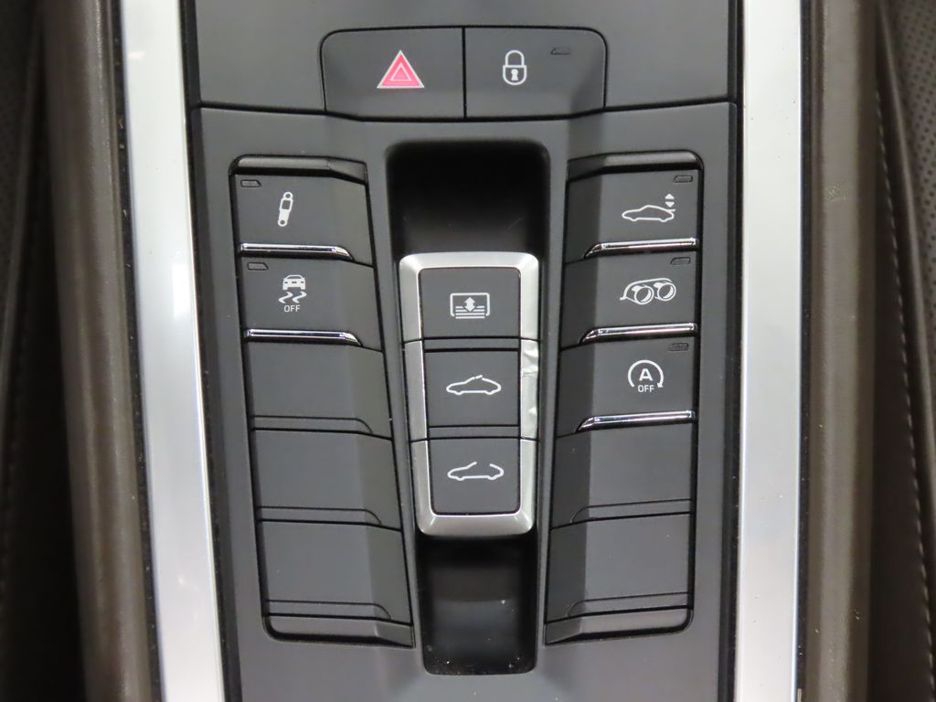 Thumbnail: 2017 Porsche 911 - 28