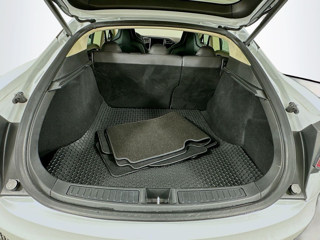 Thumbnail: 2014 Tesla Model S - 26