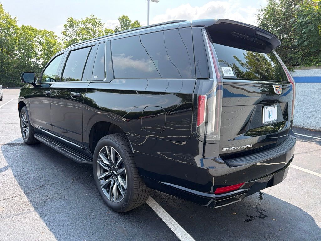 Thumbnail: 2022 Cadillac Escalade - 3