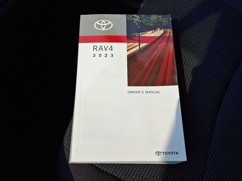 2023 Toyota RAV4 LE 26