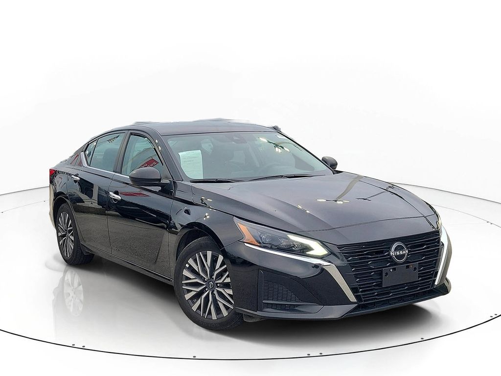 Super Black Clearcoat 2025 Nissan Altima Sedan Front-Wheel Drive Continuously Variable Transmission