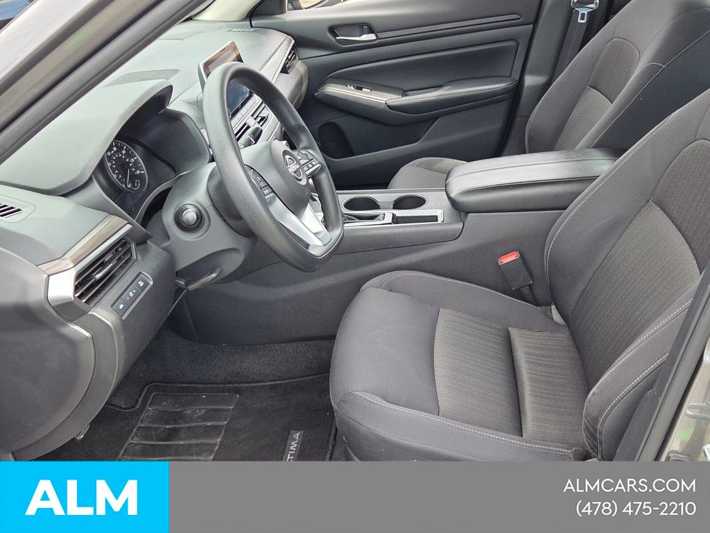 Used 2025 Gray Nissan 2.5 SV image 8