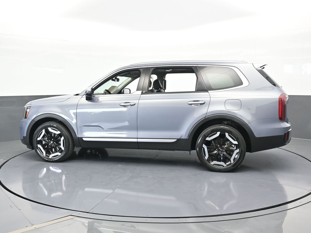 Used 2023 Kia Telluride S with VIN 5XYP64GC8PG330770 for sale in Miami, FL