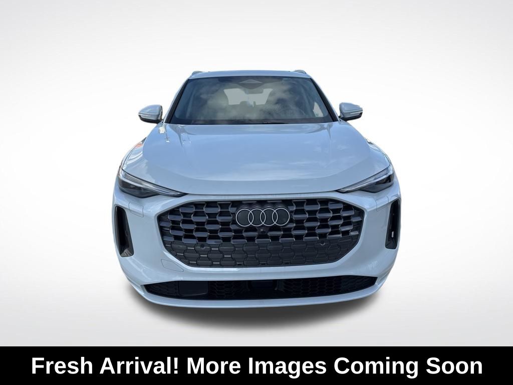 White 2025 Audi Q5 quattro Premium Plus 40 TFSI SUV / Crossover All-Wheel Drive 7-Speed Automatic