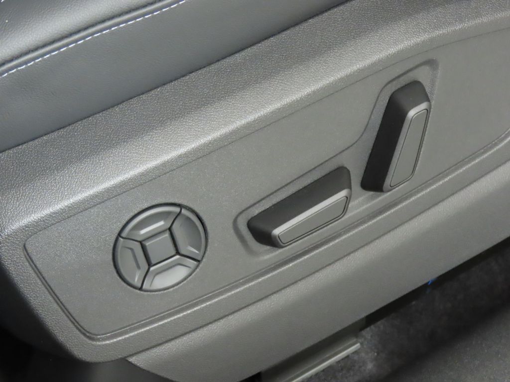 Thumbnail: 2025 Audi Q5 - 32