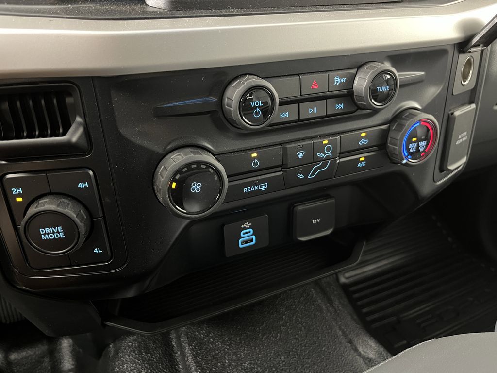 2025 Ford F-350 Crew Cab DRW 4WD Harbor Flatbed Truck for sale #9F0381 - photo 18