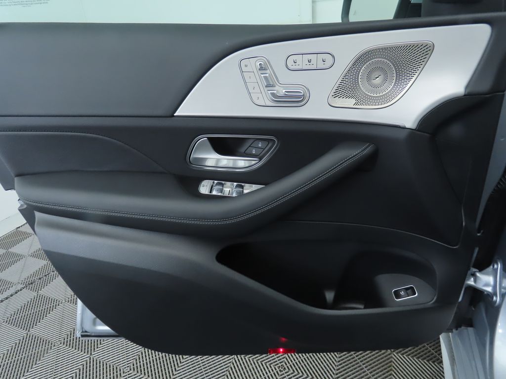 Thumbnail: 2026 Mercedes-Benz GLE - 26