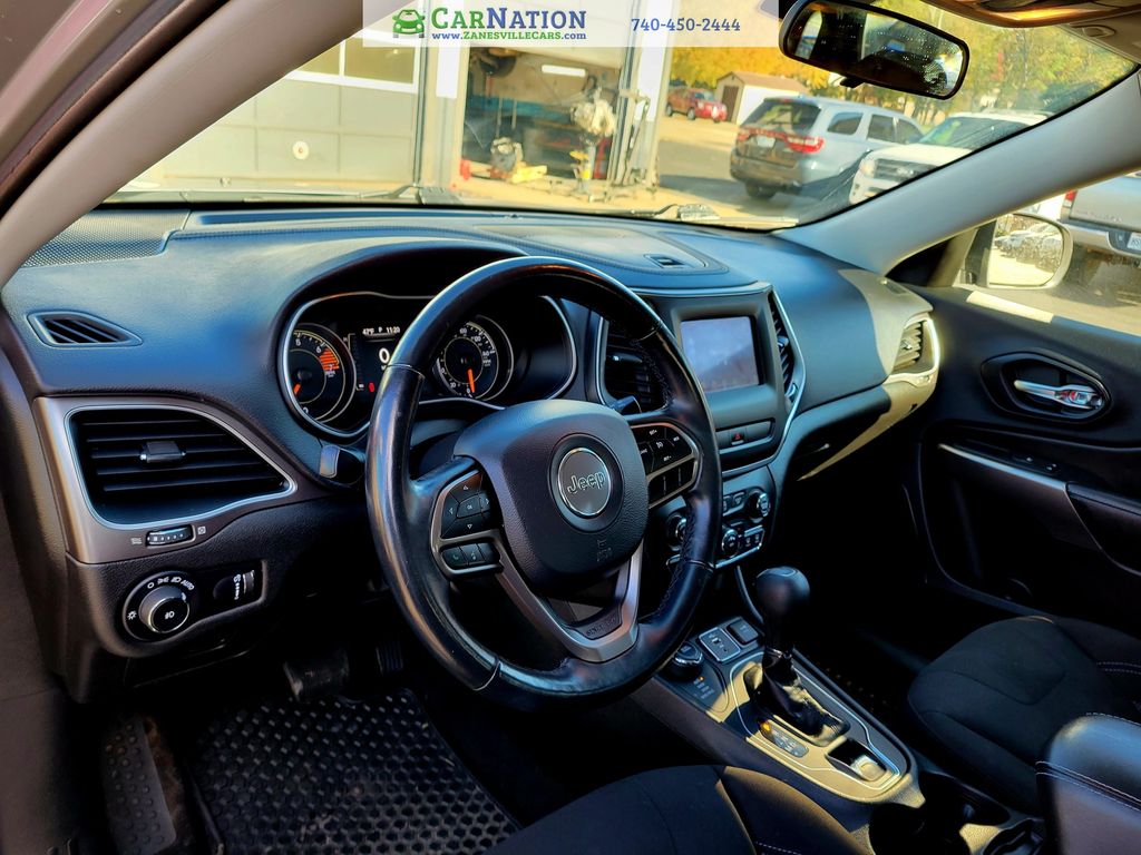 2019 Jeep Cherokee Latitude photo 3