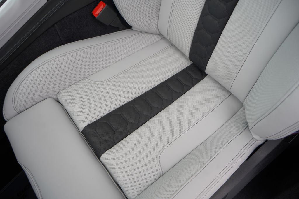 2025 BMW X6 M 11