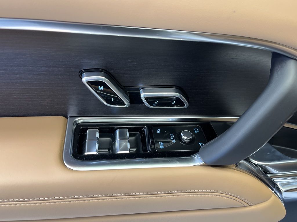 Thumbnail: 2026 Land Rover Range Rover - 12