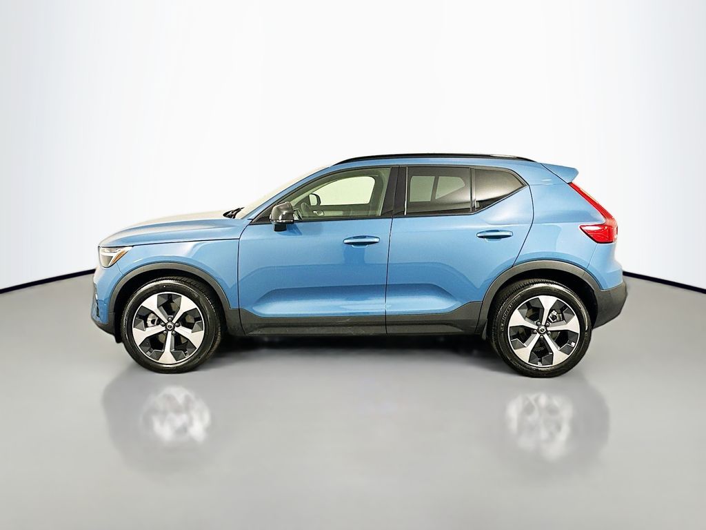 2023 Volvo XC40 B5 Plus 8