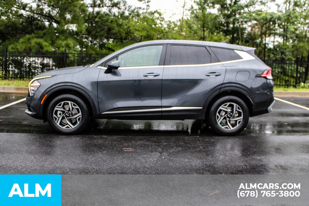 2024 Kia Sportage LX photo 2