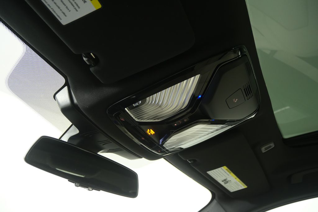 Thumbnail: 2023 BMW 5 Series - 22